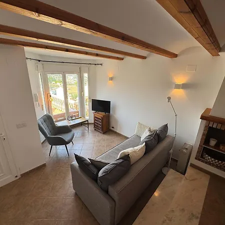 Beachnear Terraced House With Wonderful Sea-views دينايا