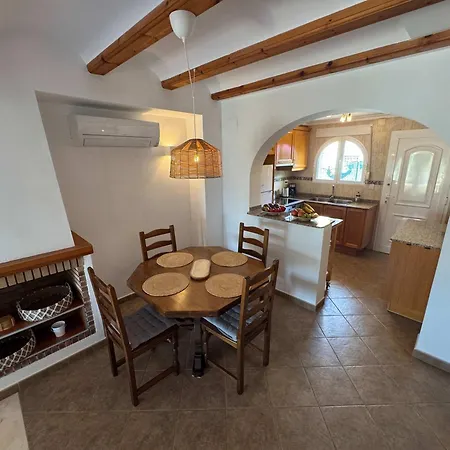 Дом отдыха Beachnear Terraced House With Wonderful Sea-views Дения