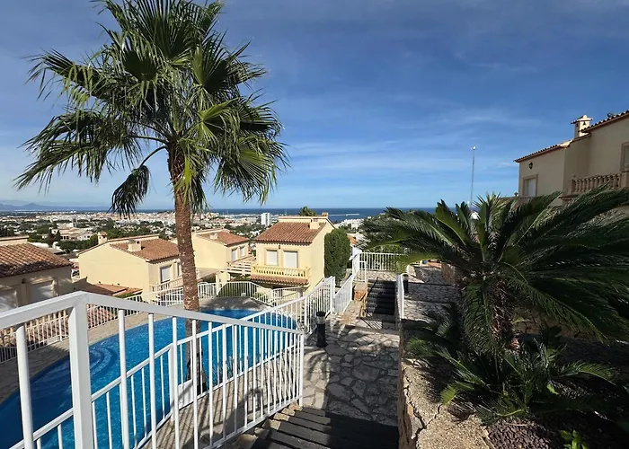 Beachnear Terraced House With Wonderful Sea-views