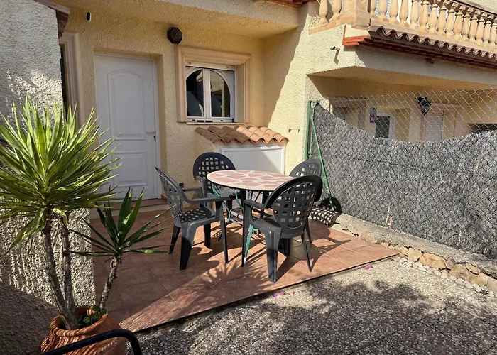 Beachnear Terraced House With Wonderful Sea-views