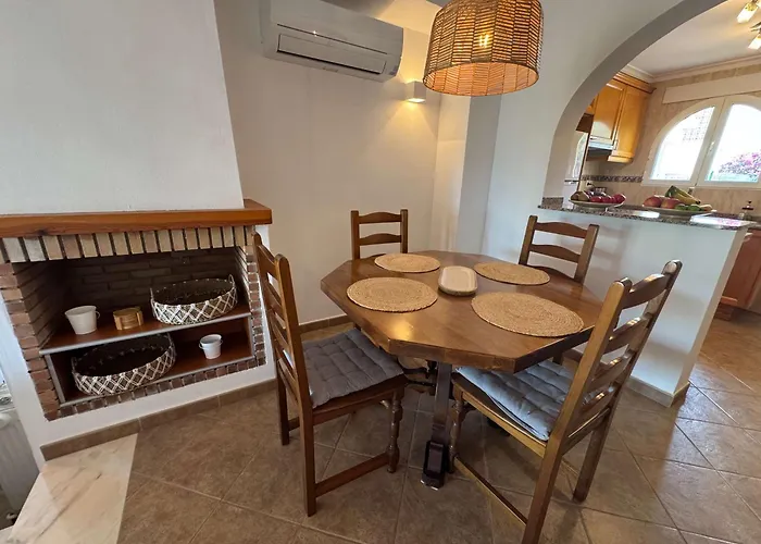 Сasa de vacaciones Beachnear Terraced House With Wonderful Sea-views *